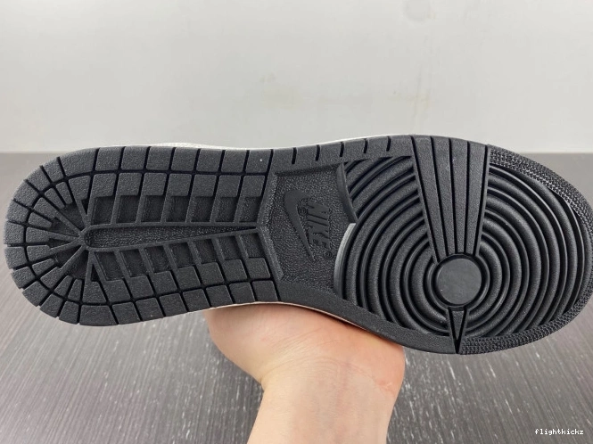 BQ4422-001 High Retro 85 (2023) Black White Jordan 1 0720